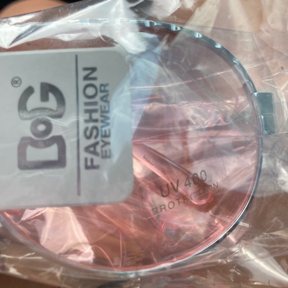 Fashion Sunglasses - Picture 4 of 4